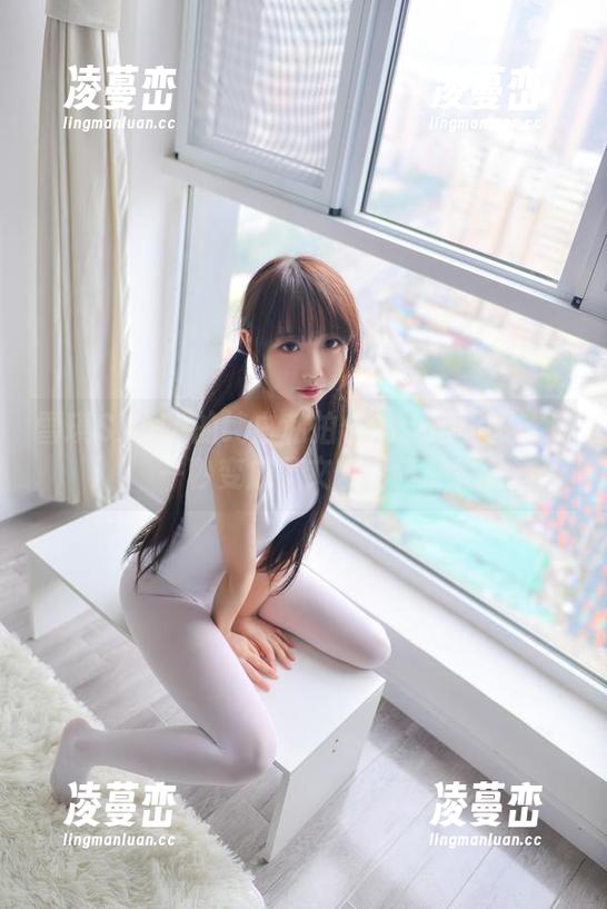 雪琪SAMA的纯白私拍合集：这画面让我一秒变成了文艺青年。