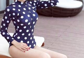 青豆客 – 施忆佳Kitty酱的自拍，还是原图更傲娇，更新反而显得亲切？