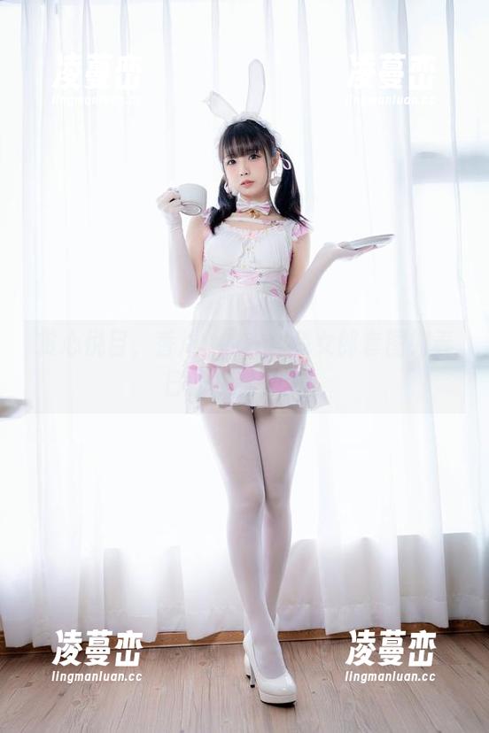 赏心悦目，香川澪的白丝兔女郎套图如春日的静谧之美。