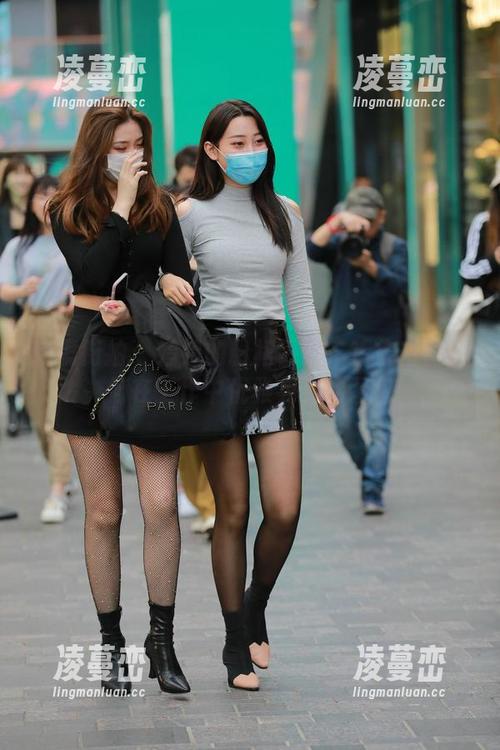 魔镜街拍 - 婷婷的粉裙日常：销售主管如何在工作中优雅晃动的图包